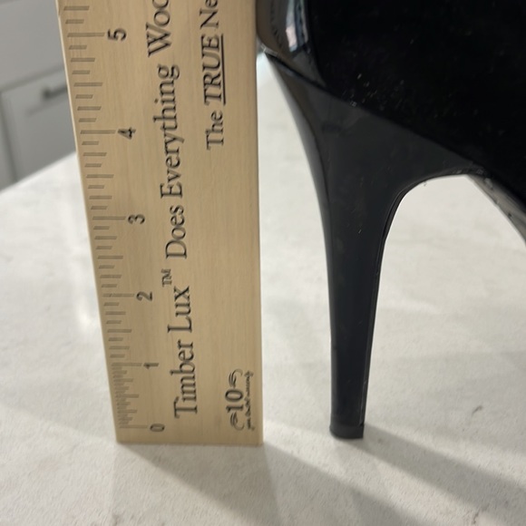 High Heels - Picture 7 of 8